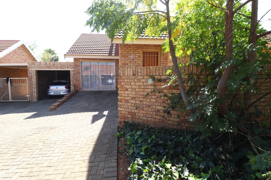 3 Bedroom Property for Sale in Langenhovenpark Free State